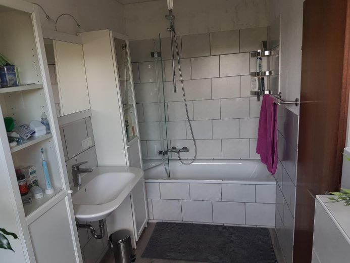 Bad mit Badewanne