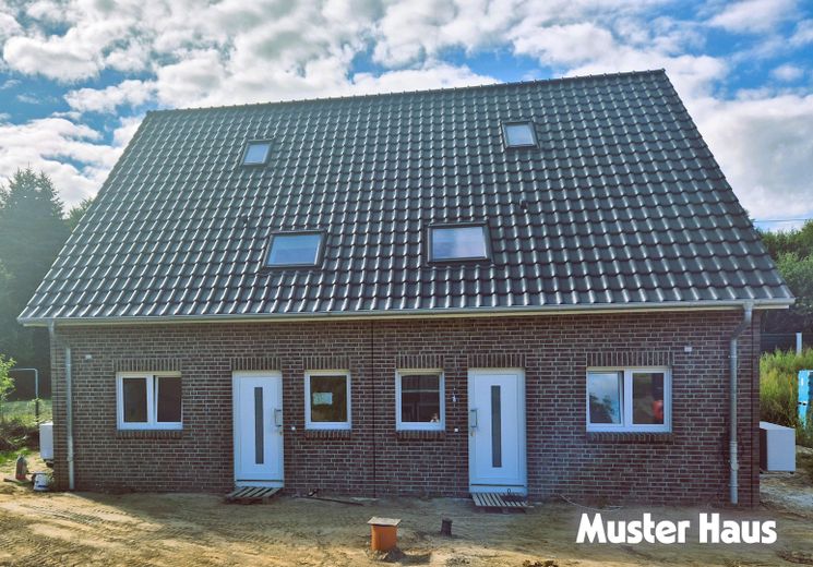 NEUBAU! Moderne Doppelhaushälfte in schöner ruhigen Lage! – Muster Doppelhaus