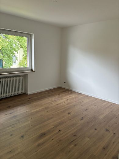 Schöne, renovierte 2 Zimmer- Wohnung mit Balkon – Foto 11
