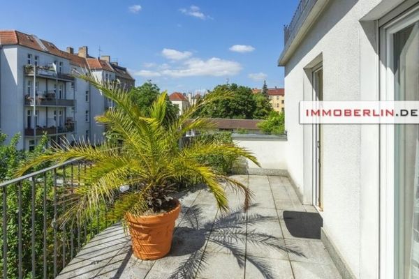 IMMOBERLIN.DE - ¡Ubicación privilegiada! Amplio apartamento con terraza orientada al sur