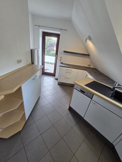 115 m² im Zweifamilienhaus | 30 m² Süd-Dachterrasse – Küche