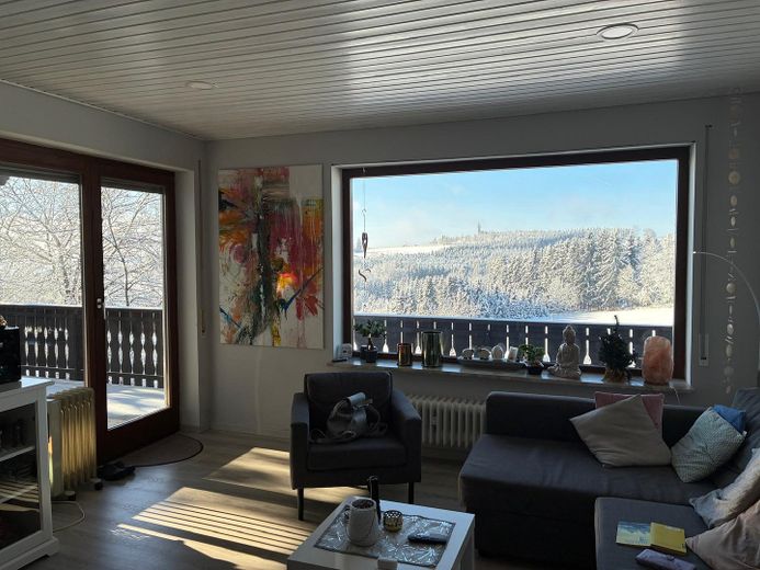 Haus im Grünen mit unverbaubarem Blick über den Frankenwald in ruhiger Lage – Wohnzimmer EG