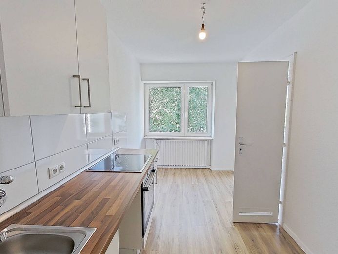 Moderne 3-Zi.-Whg. mit BALKON und EBK in fußläufiger Nähe zum Eiderufer – Ansicht I: Küche