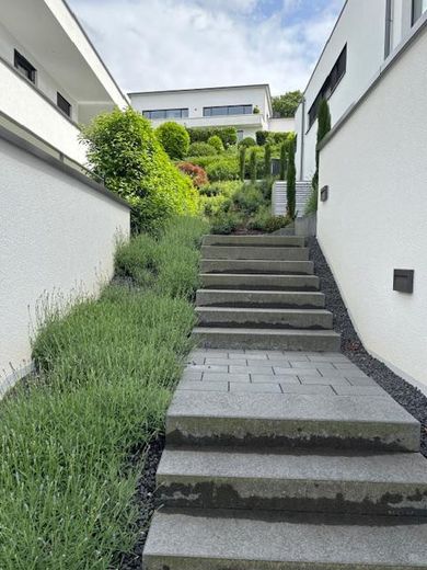 Exklusive 3.5 Zimmerwohnung auf dem Hünerberg – Foto 3