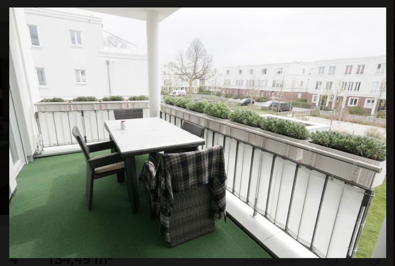4 Zimmer Wohnung in einer Stadtvilla in Schmargendorf, Fußbodenheizung, Terrasse, 2 TG Stellplätze – Terrasse