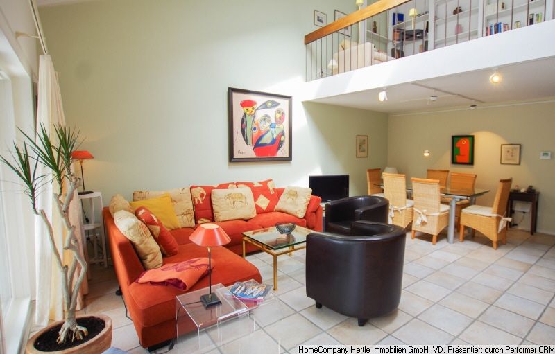 Spacieuse maisonnette au design loft très lumineux et ouvert, avec grand balcon ainsi qu’un mobilier vintage élégant, pour 3 à 12 mois à proximité immédiate du Lorettoberg, dans le quartier de Wiehre à Fribourg – ad92f9737c2054442eca6cba5eb775da6d7ac28a.jpg