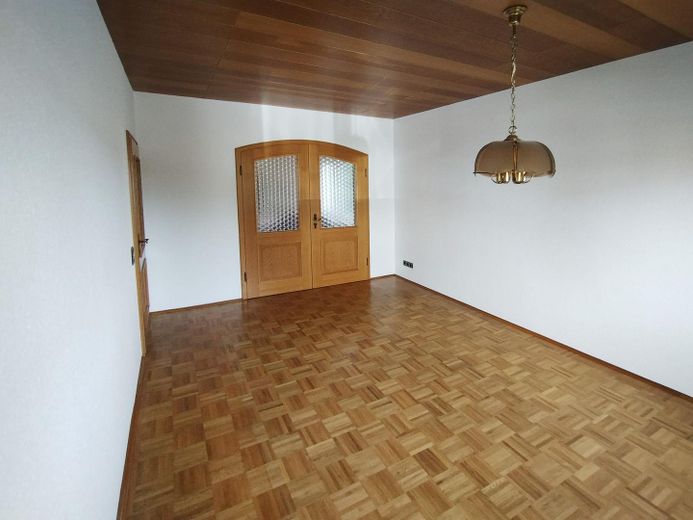 Appartamento ristrutturato con 3 locali (piano terra), cucina e terrazza esposta a sud, in posizione tranquilla a Kleinostheim – Schlaf-/Arbeits-/Gästezimmer