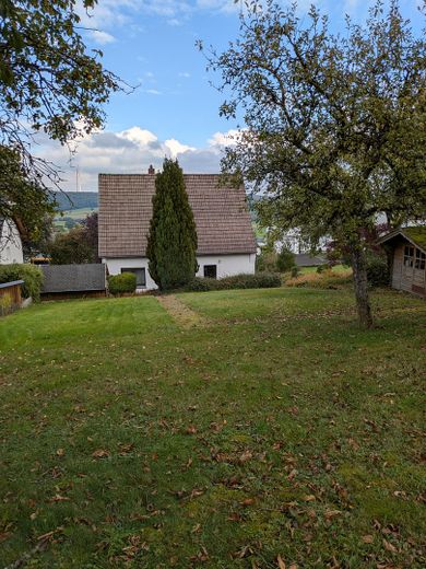 Hausrückseite mit Garten