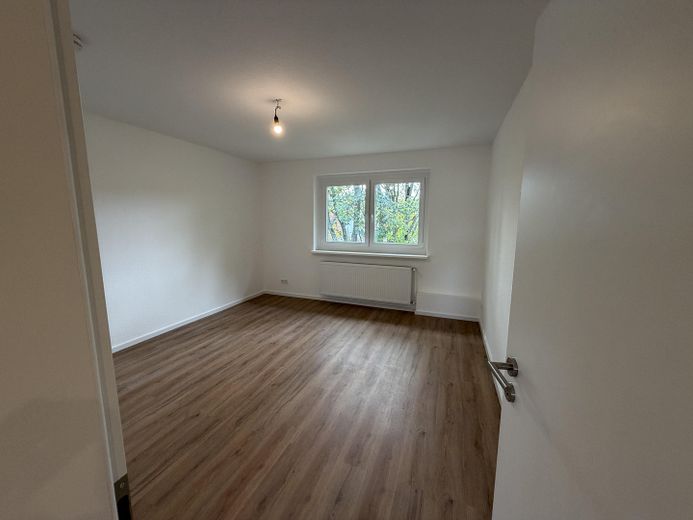 Appartement de 4 pièces entièrement rénové à Wiesbaden – Photo 7