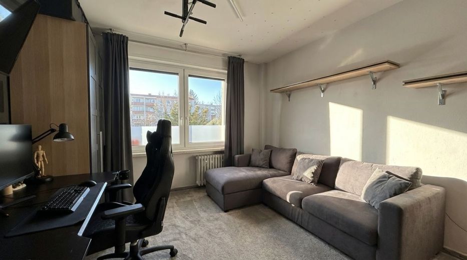 Kapitalanlage Düsseldorf-Golzheim: 3-Zimmer-Wohnung, vermietet &amp; wertstabil – Schlafzimmer