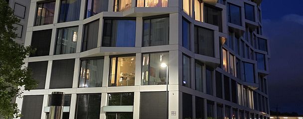 Aussenansicht bei Nacht