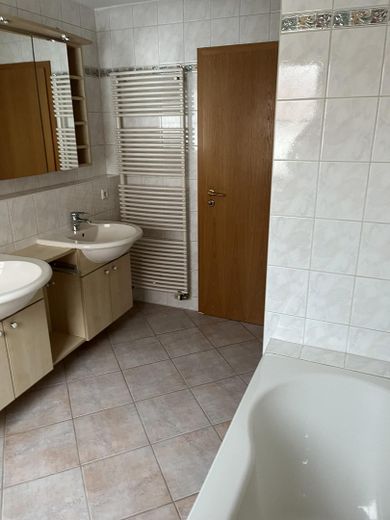 Spazio abitativo per tutti - 5 locali, 170 m², 2 bagni, stufa svedese, balcone, vista – Vollbad