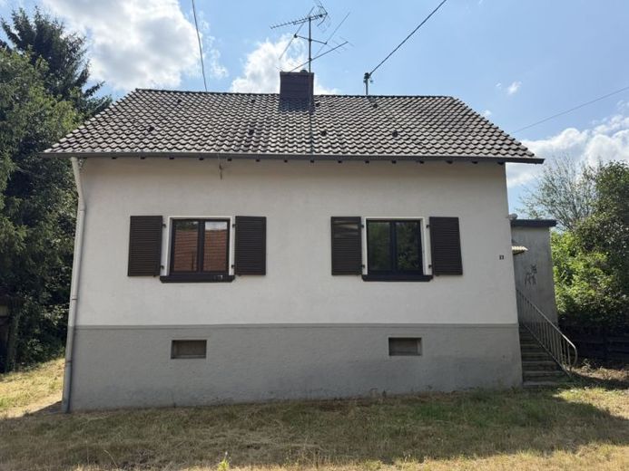Wallerfangen: renovation property with 153 m² of living space and large outbuilding on a 1,752 m² plot – Foto 1
