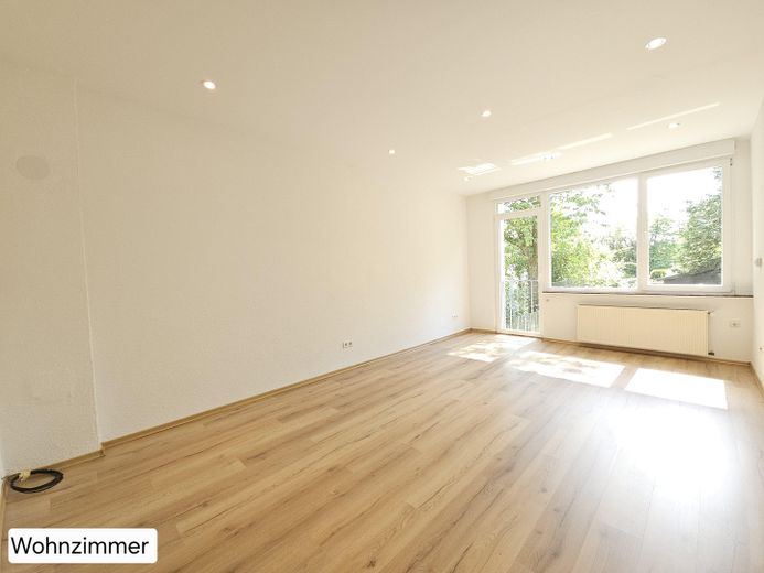 Frisch renovierte 3-Zimmer-Wohnung mit neuem Laminatboden in ruhiger & zentraler Lage – Foto 1