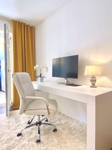 Top Möbliert / Fully furnished: Elegante 3-Zi-Gartenwohung, WLAN, Home Office, TG-Stellplatz – Foto 13