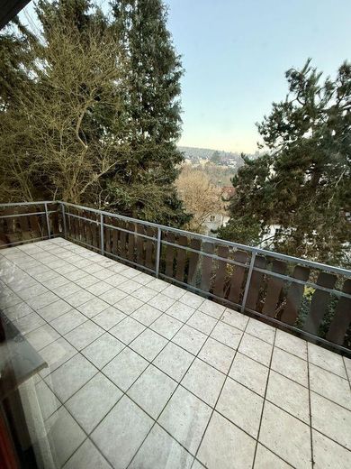 Zweifamilienhaus mit 2 sep. Wohneinheiten | Mögl. Anlageobjekt – Balkon OG