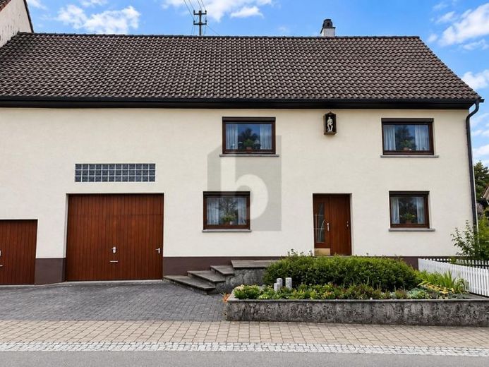 SEHR GEPFLEGTES BAUERNHAUS MIT AUSBAUPOTENZIAL – Foto 1