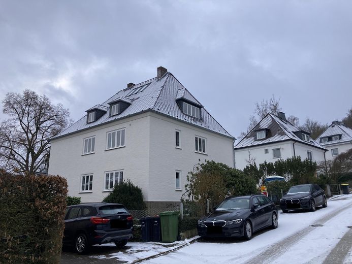 Hochwertig renovierte Erdgeschosswohnung am Mulang – 157 m², Wintergarten, Terrasse & 2 Bäder – Vorderansicht Haus