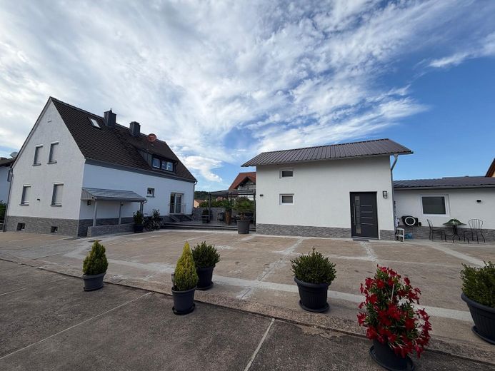 Wohnhaus mit mehreren möglichen Wohneinheiten und separatem Nebengebäude auf ca. 1110 m2 Grundstück – Foto 5
