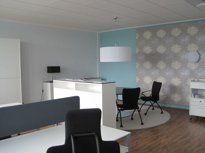 1000 qm Büro - Praxis - Kanzlei - barrierefrei auf einer Ebene, renoviert – Büro (Möbel)