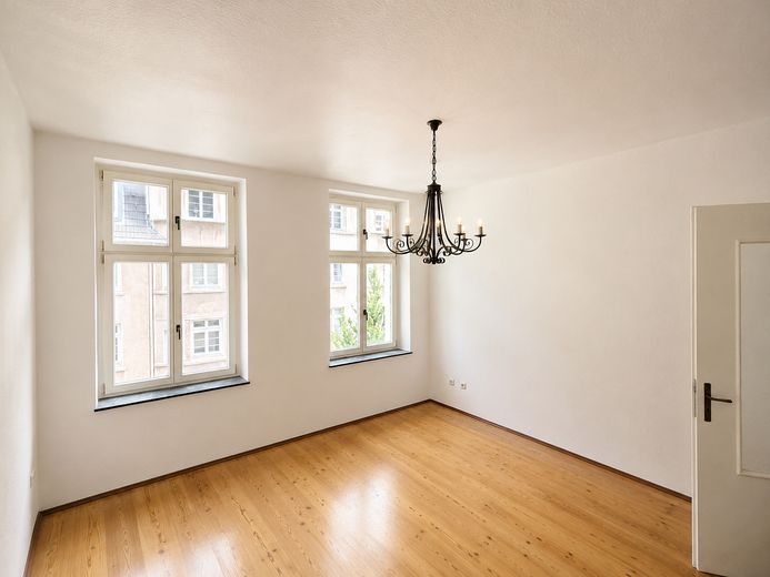 Freshly renovated 3-room period apartment – Zimmer 2