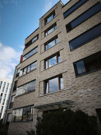 Droomachtig 2-kamerappartement op perfecte locatie voor de beurs: eersteklas verbindingen in het hart van Frankfurt – Foto 24
