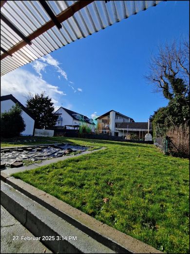 Vermietetes MFH mit Nebengelass und großem Grundstück! – Gartenansicht, 2