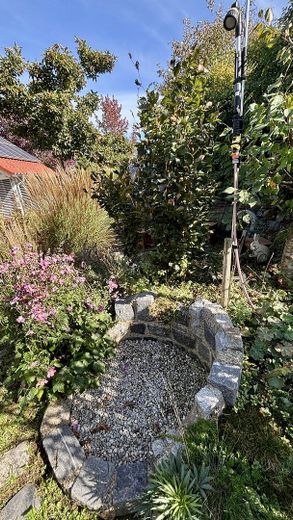 Jasny, energooszczędny dom jednorodzinny w spokojnej lokalizacji na obrzeżach Ansbach – Gartendusche