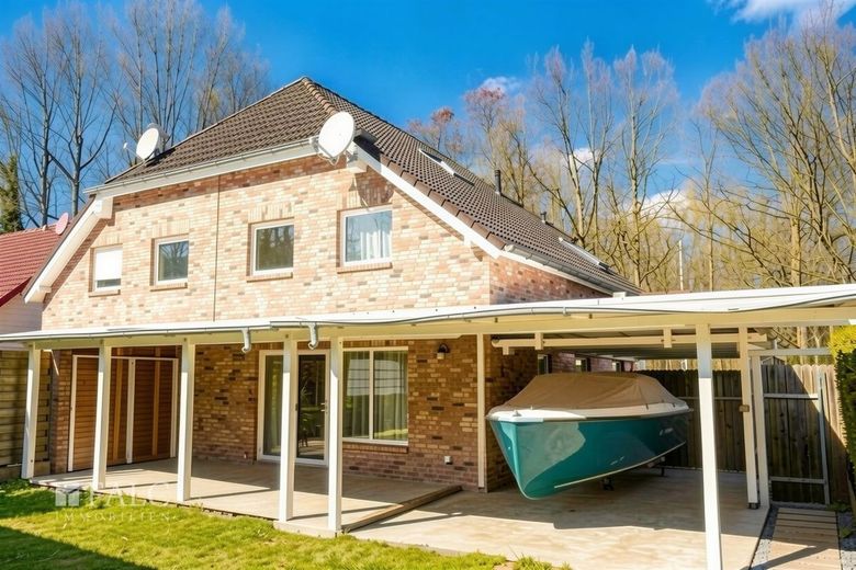 Ihr neues Zuhause: Moderne Doppelhaushälfte mit Wohlfühlgarantie – Außenansicht