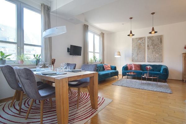 Charmant, ruim oud appartement in het aantrekkelijke Langenberg, met W-LAN, parkeerplaats voor auto, treinverbinding S 9