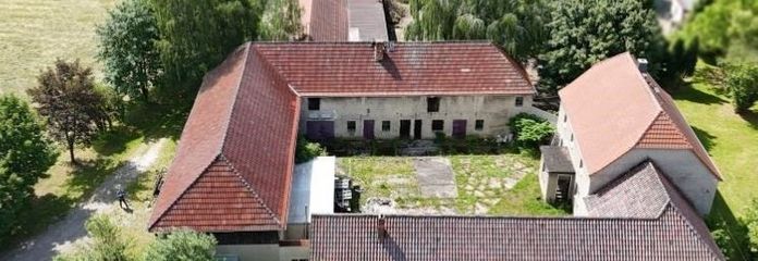 Wartha – czteroboczna zagroda i duża działka