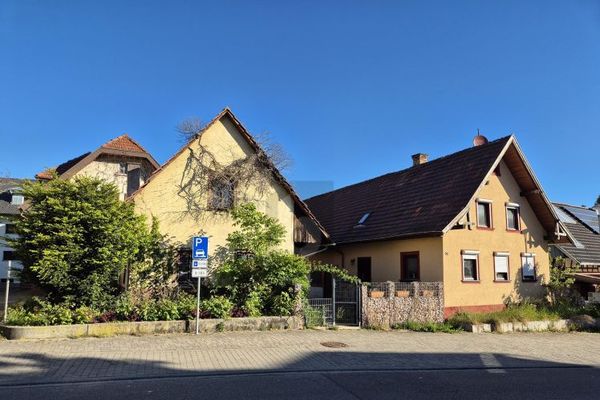 CHARMANTES LANDHAUS MIT SCHEUNE & WERKSTATT