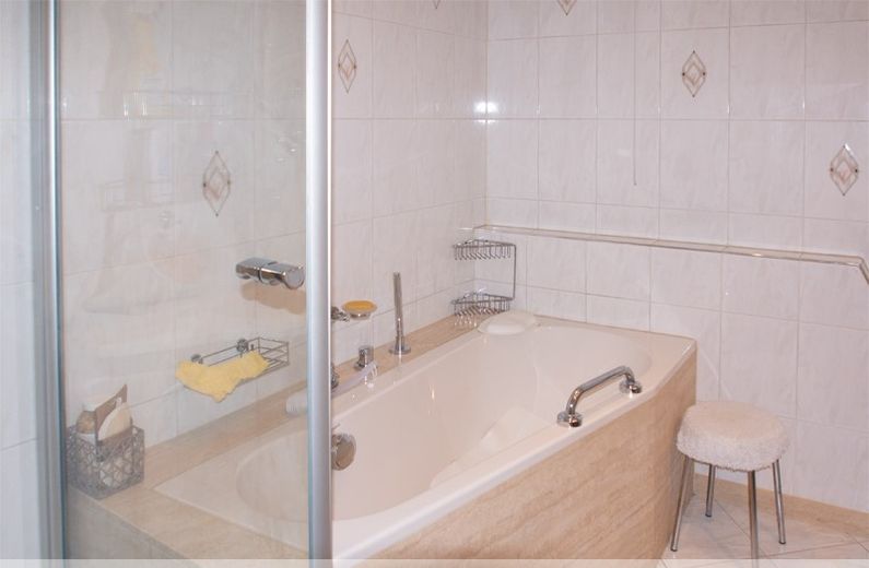 6.7 % Rendite!!! - Kapitalanlage/Eigennutzung - eine schöne Maisonette Wohnung in Schöneck – Badzimmer 1