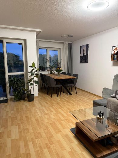 Tolle 3-Zimmer-Wohnung mit Aufzug+Balkon+Tiefgarage in Karlsruhe – Wohn- und Essbereich