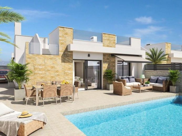 Exklusive Doppelhaushälften mit 3 Schlafzimmern, 2 Bädern, Dachterrasse, Klimaanlage, Privatpool und Kfz-Stellplatz – Foto 1