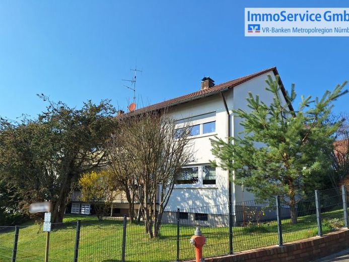 Attraktives Anlageobjekt!
Mehrfamilienhaus mit 4 Wohnungen und Garagen – Foto 1