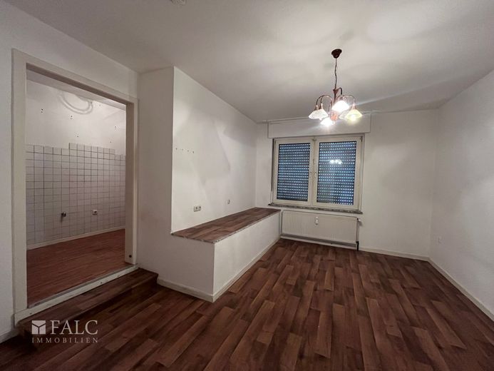 Attraktive 3-Zimmer-Wohnung mit idealer Größe für Paare oder kleine Familien – Wohnzimmer