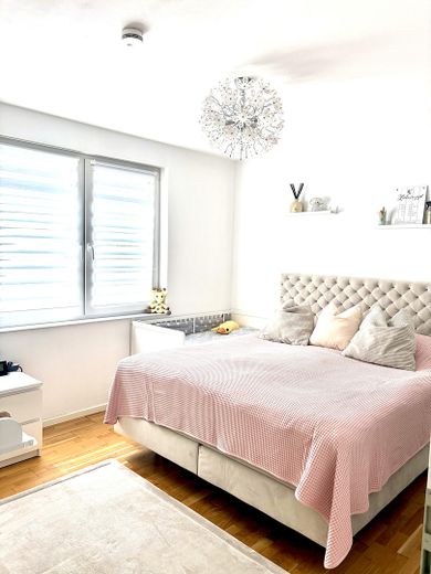 Traumhafter Saarblick – attraktive 3-Zimmer-Wohnung zum Einziehen – Zimmer 1