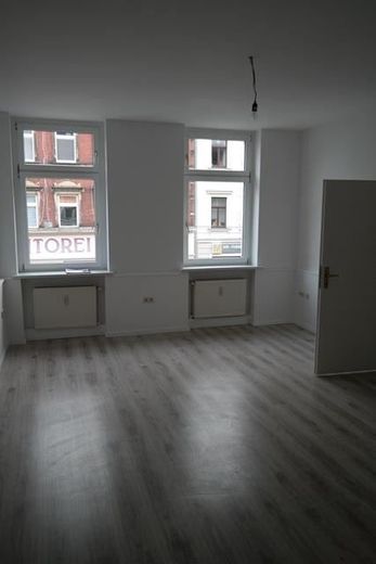 Großzügige 3-Zimmer mit Laminat, EBK und Wannenbad in zentraler Lage! – SAM_7703