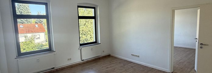 Eigener Garten | Stilvolle 2-Zimmer-Wohnung mit hochwertiger Ausstattung & Einbauküche – Wohnzimmer I