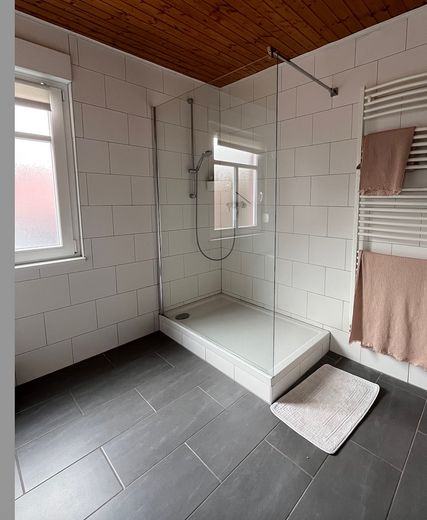 Sehr großzügige u. helle 3-Zimmer-Wohnung mit Balkon und Garten - modern renoviert mit Glasfaser – Panoramadusche