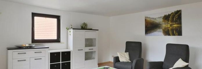 (EF1358_M) Göttingen: Roringen, neu renovierte und neu möblierte Wohnung mit PKW-Stellplatz in ruhiger Wohnlage