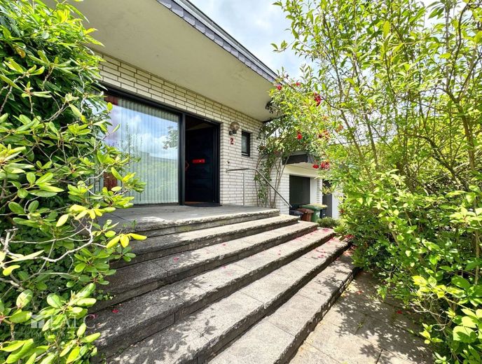 Freistehendes 1-2-Familienhaus in bevorzugter Wohnlage von Overath-Zentrum – Hauseingang