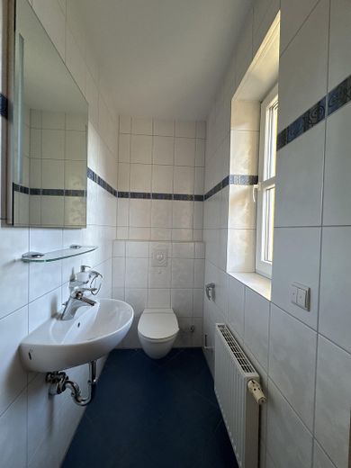 geräumige 3 Zimmer Wohnung mit Einbauküche 2 Loggien in Deegfeld – Gäste WC