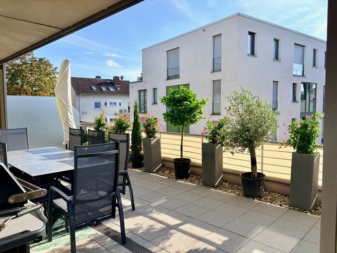 Großzügige 4-Zimmer-Wohnung mit sonniger Terrasse in bester Lage von Ingelheim – Terrasse (2)