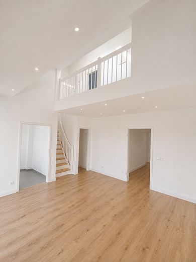 Maisonette Wohnung mit Fahrstuhl und Tiefgarage – Foto 2