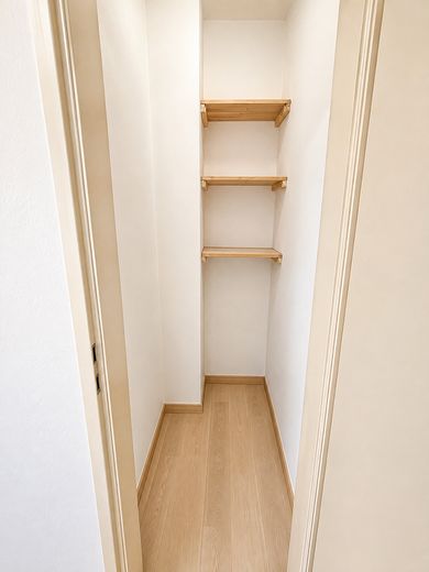 Luminoso appartamento di 2,5 locali COMPLETAMENTE ARREDATO con CUCINA e balcone – Abstellraum
