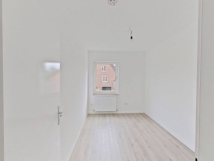 Helle 3-Zi.-Whg. mit Wannenbad in fußläufiger Nähe zum Stadtzentrum – Schlafzimmer II