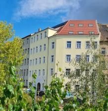 3-Zi. Wohnung + Balkon + Keller + Garten + Aufzug – Süd/West Ansicht v. Straße