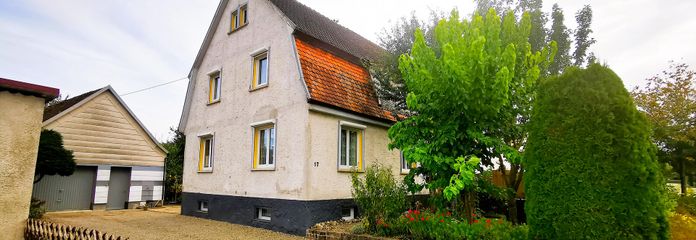Charmante Doppelhaushälfte in ruhigem Wohngebiet zu verkaufen – Haupthaus inkl. Hofeinfahrt